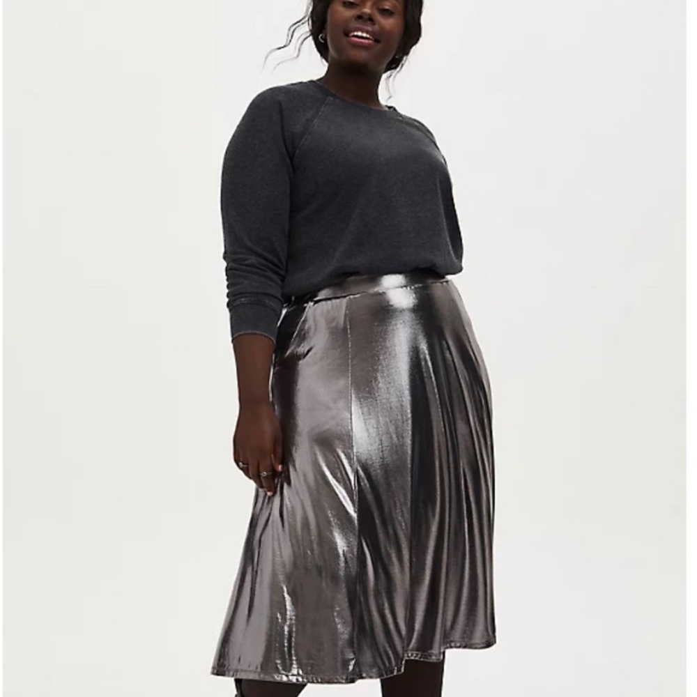 New Torrid Metal Grey Liquid Shine Pleated Midi Skirt 00